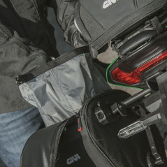 GIVI EASY12R 18 lt single left side soft bag with Stealth fixing system - Visenzi Motomarket